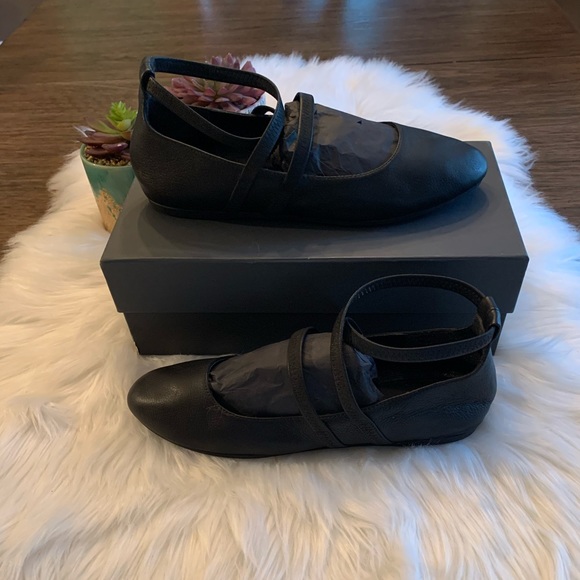 Eileen Fisher Joe Flat EUC - Picture 4 of 6